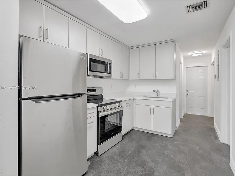 5980 SW 40th Ave #E — Photo 17