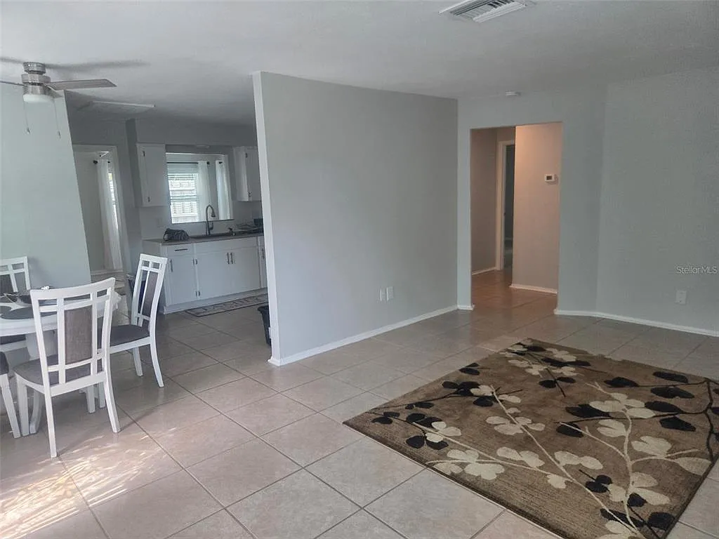 2 bed, 1.0 bath, 1100 sqft, $2,400 — Photo 4