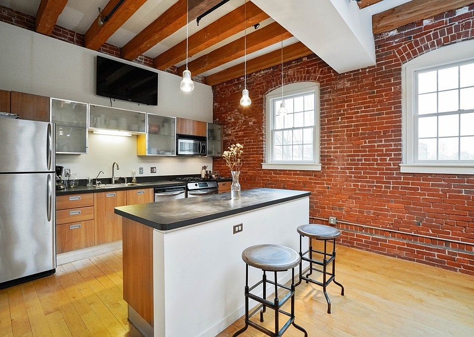 1st image of 8 Newcomb St APT 6