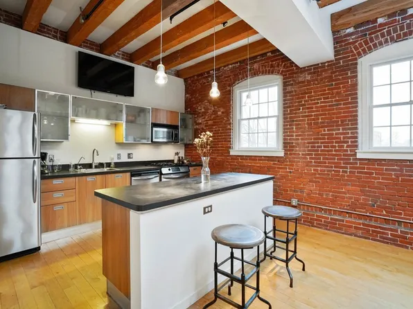 8 Newcomb St APT 6, Boston, MA 02118