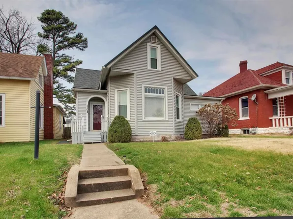 704 S 16th St, Quincy, IL 62301