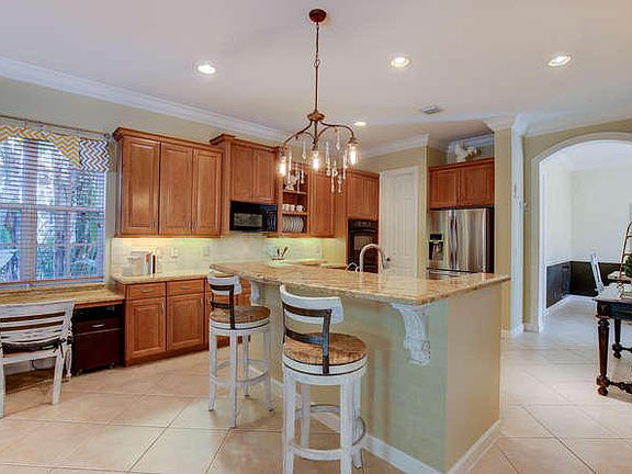 4th image of 921 Mill Creek Dr