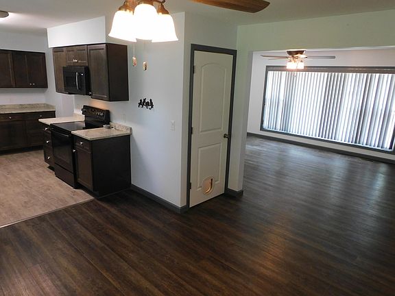 5th image of 44 Meadowlane Dr