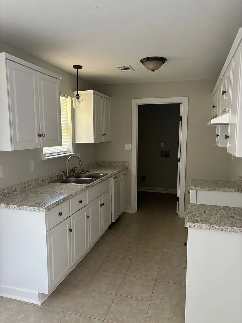 Split Floor Home minutes to Fort Gordon — Photo 4