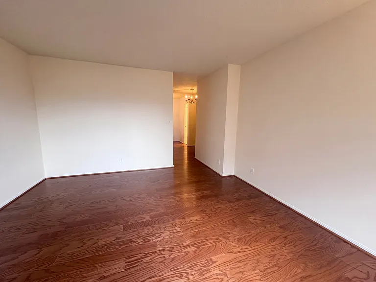 8360 Greensboro Dr #524 — Photo 17