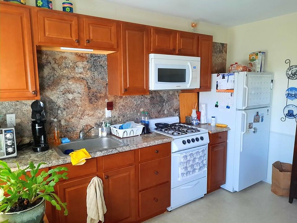 2nd image of 8 Sawyer Pl #2
