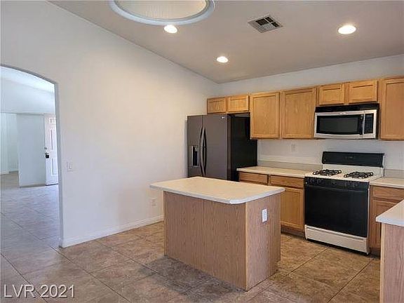 2nd image of 11068 Vallerosa St