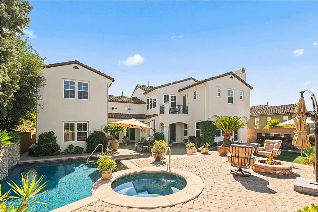 4 bed, 4.5 bath, 5155 sqft, $12,500 — Photo 1