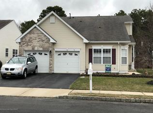 16 Little Leaf Ln, Howell, NJ 07731