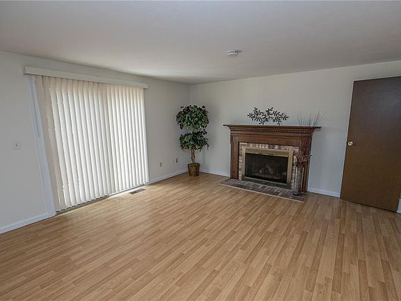 3rd image of 9574 E Idlewood Dr