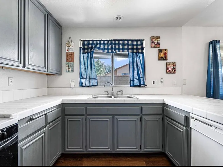 1664 E Avenue J — Photo 11