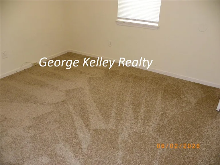 3rd bedroom with new carpet