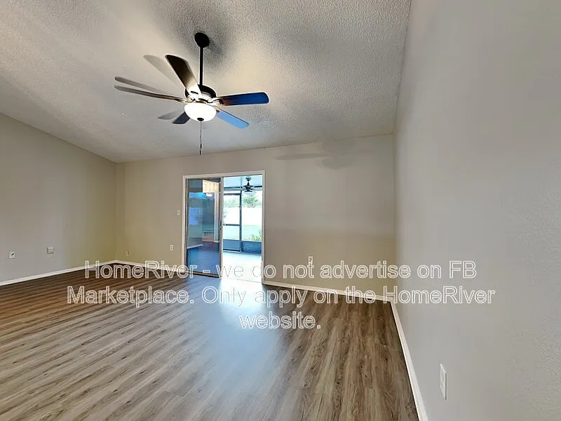 3 bed, 2.0 bath, 1032 sqft, $1,725 — Photo 3