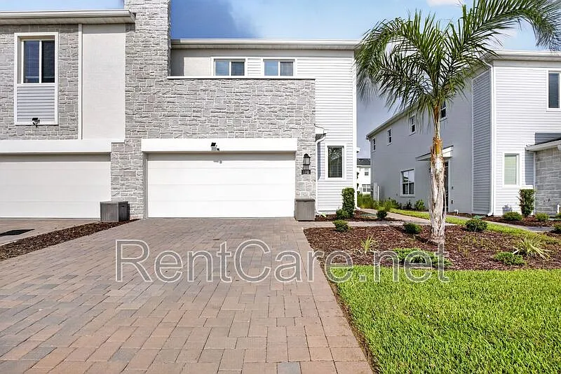 3 bed, 2.5 bath, 1988 sqft, $2,350 — Photo 1