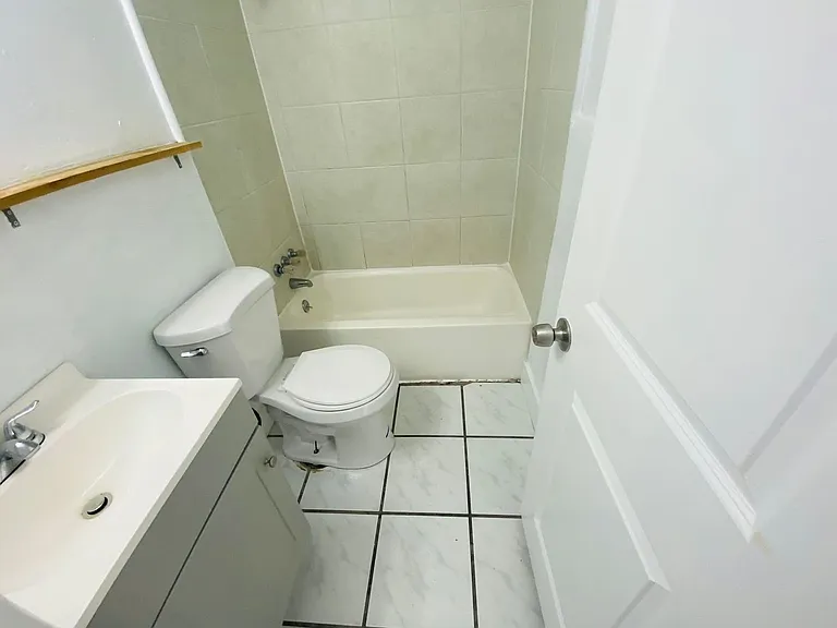 1341 W Point Dr #7 — Photo 8