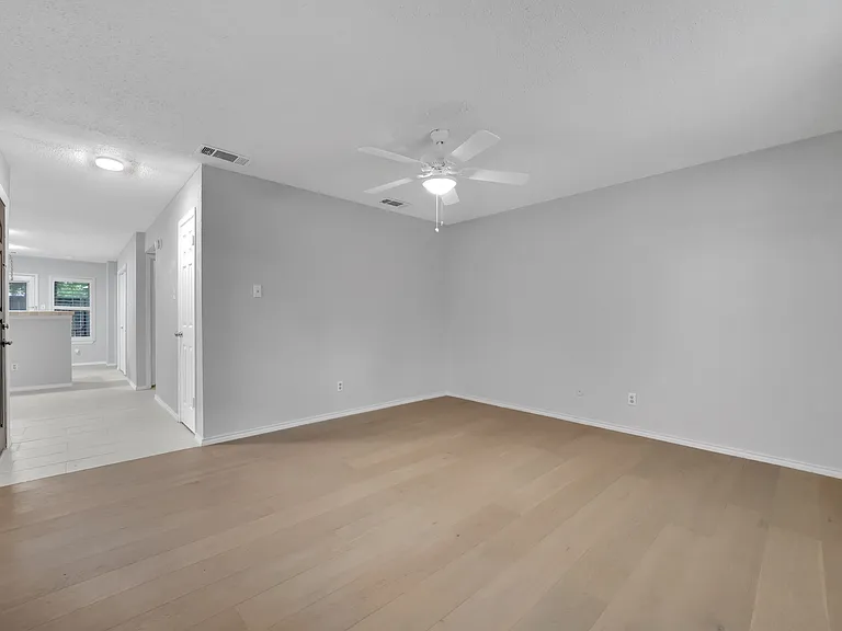 2111 E Belt Line Rd — Photo 14