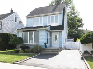 23 Holly Ave, Mineola, NY 11501