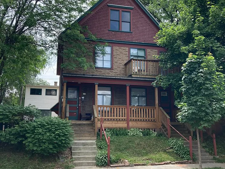 621-25 E. Locust St. — Photo 1