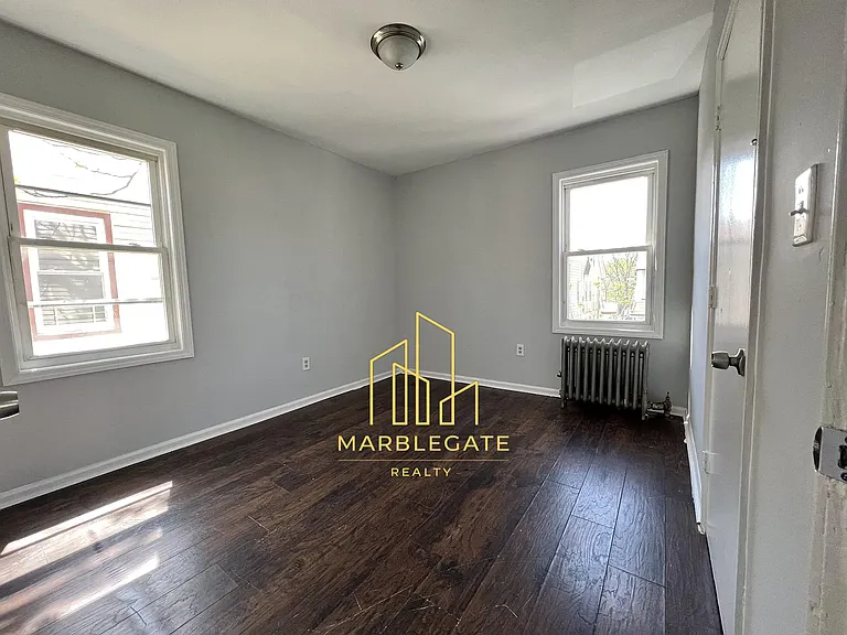 229 Alexander St #22 — Photo 7
