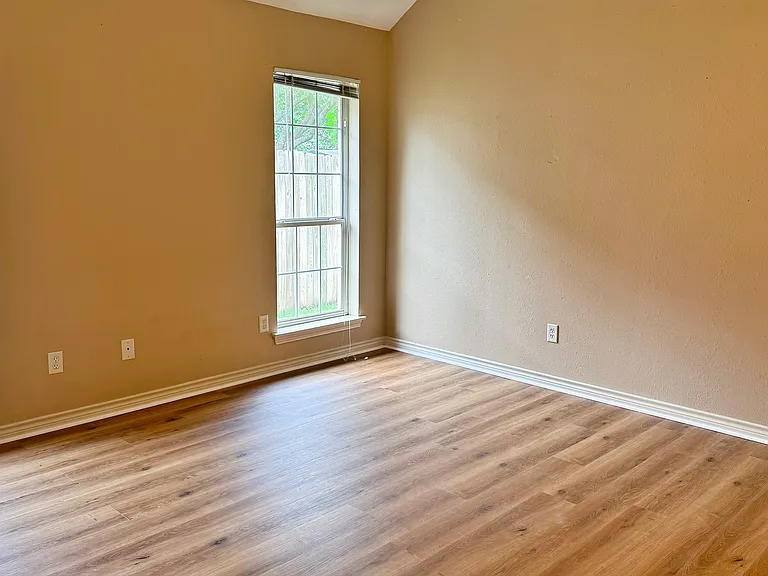 243 Stuttgart Cir — Photo 12