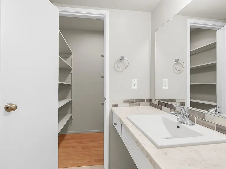 Arlington Apartments — Photo 29