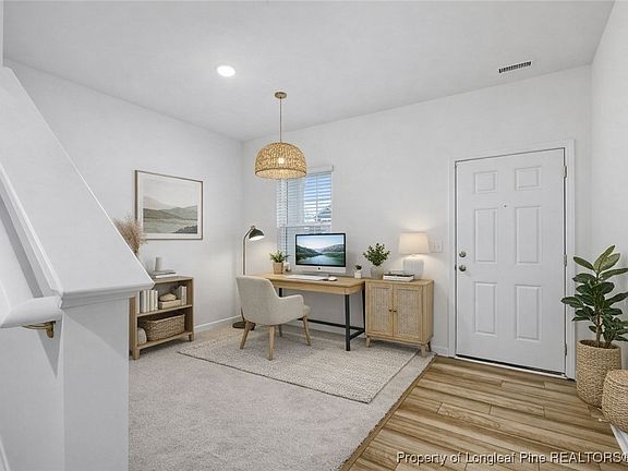 5th image of 28 White Hart Ct