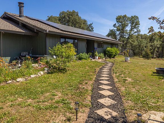 3rd image of 31477 Erie Rd