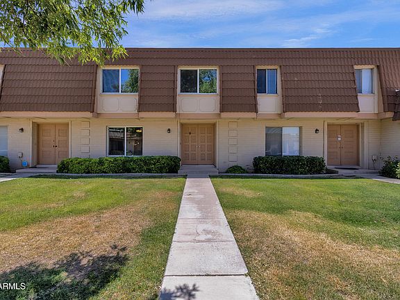 3rd image of 1626 E LOGAN Drive