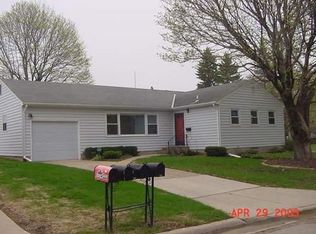 302 N 19th St, Estherville, IA 51334