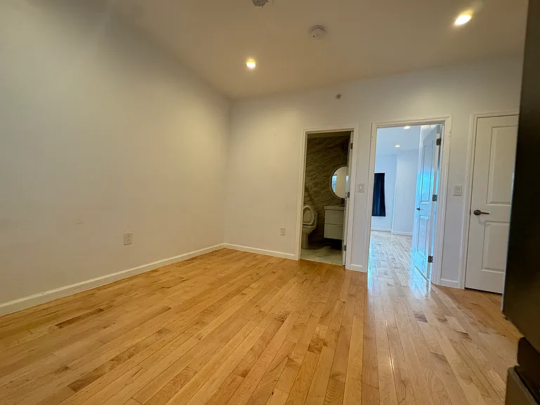 657 N 12th St #2 — Photo 7
