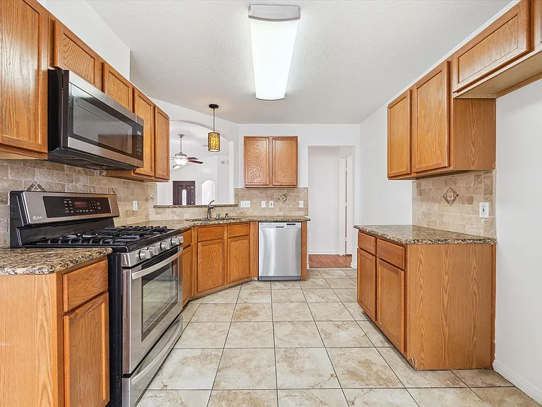6831 Catarina Cir — Photo 5