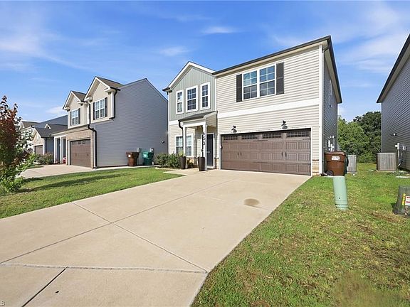3rd image of 653 Cam Cir