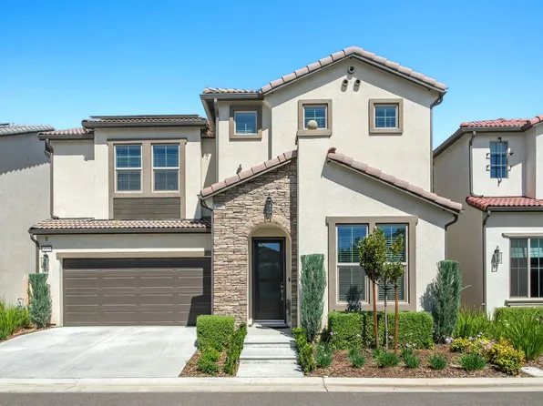 1530 E Via Lupino Dr, Fresno, CA 93730