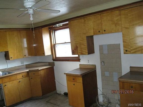 3rd image of 212 Ross Ave