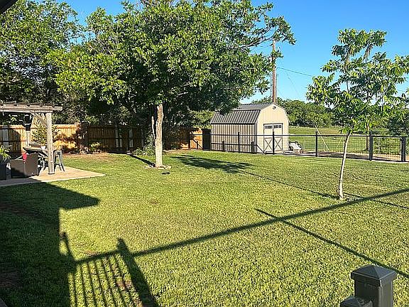 5th image of 1215 Lake Dr