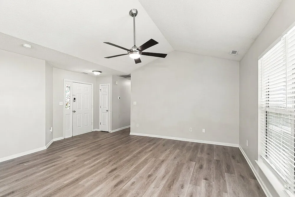 3 bed, 2.0 bath, 1125 sqft, $1,895 — Photo 4