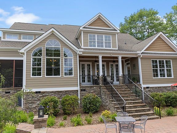 4th image of 722 Eagles Harbor Dr