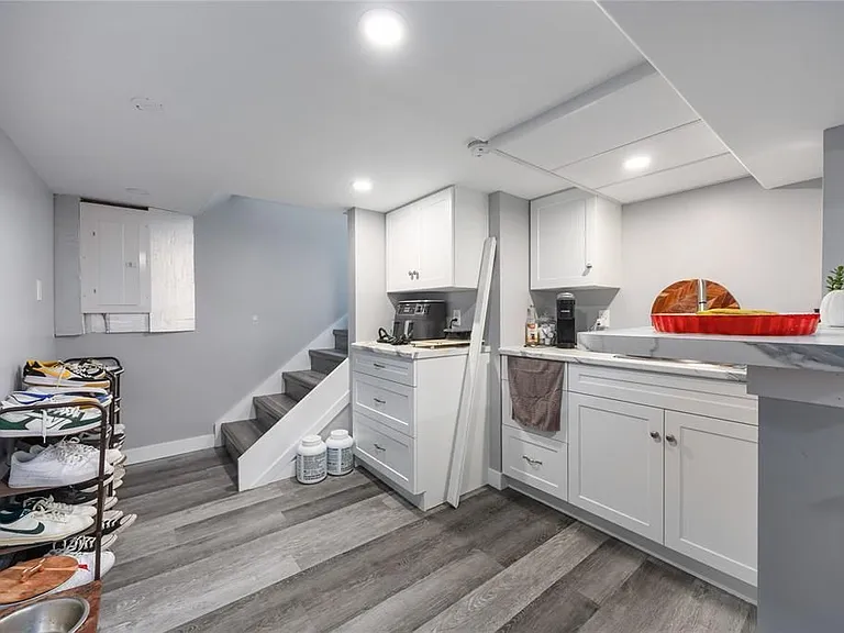 275 Kathleen Ave — Photo 3