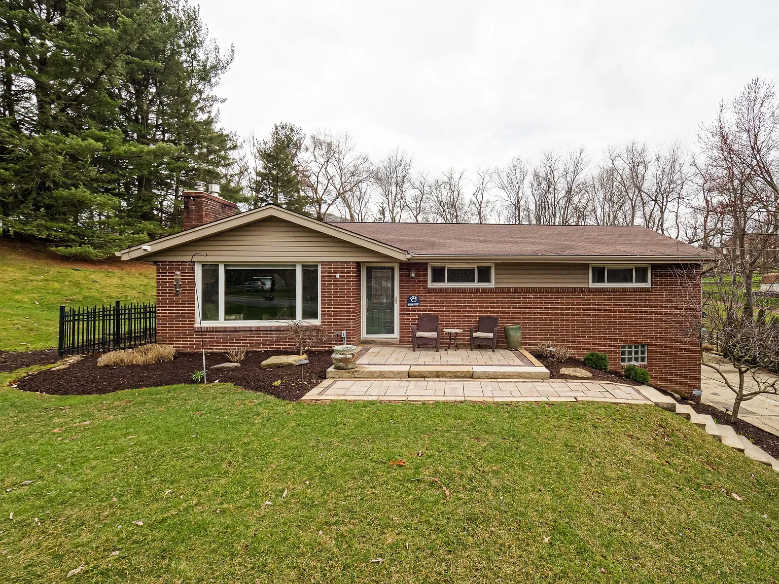 2391 Bellwood Dr photo 1