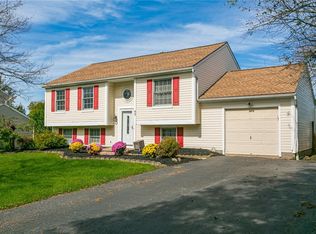 42 Constitution Cir, Rochester, NY 14624