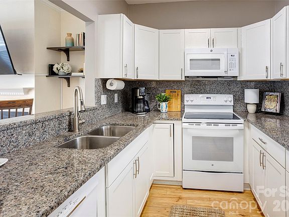 5th image of 18754 Silver Quay Dr