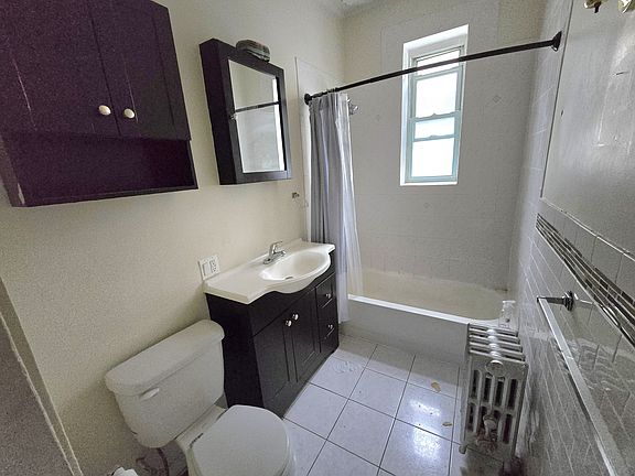 4th image of 620 E 17th St APT 3L