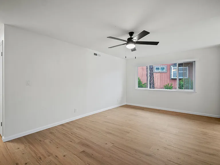 443 Pheasant Ln #441 — Photo 5