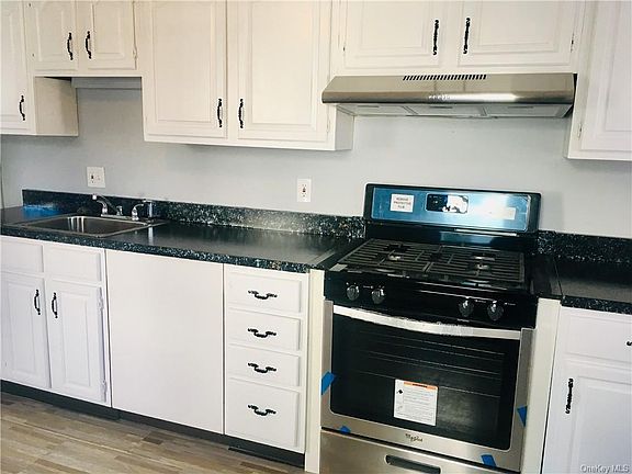 4th image of 10 Watkins Ave
