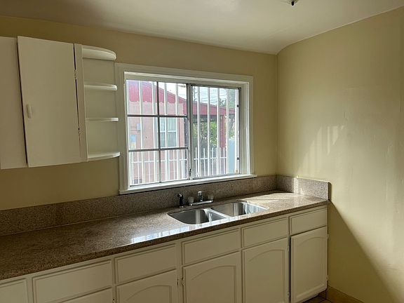 5th image of 4616 1/2 W 111th St