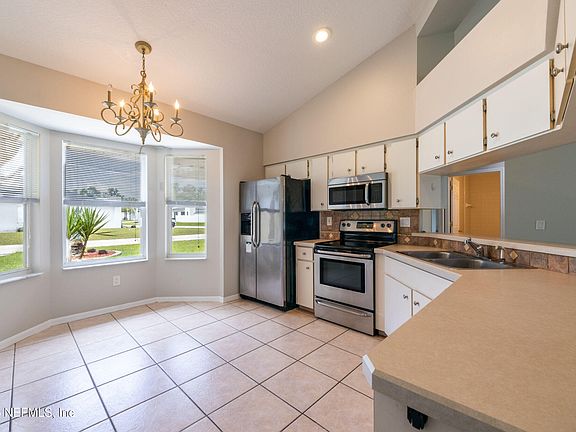5th image of 37 ROCKEFELLER Drive