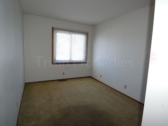 3rd image of 1164 Sterling St N