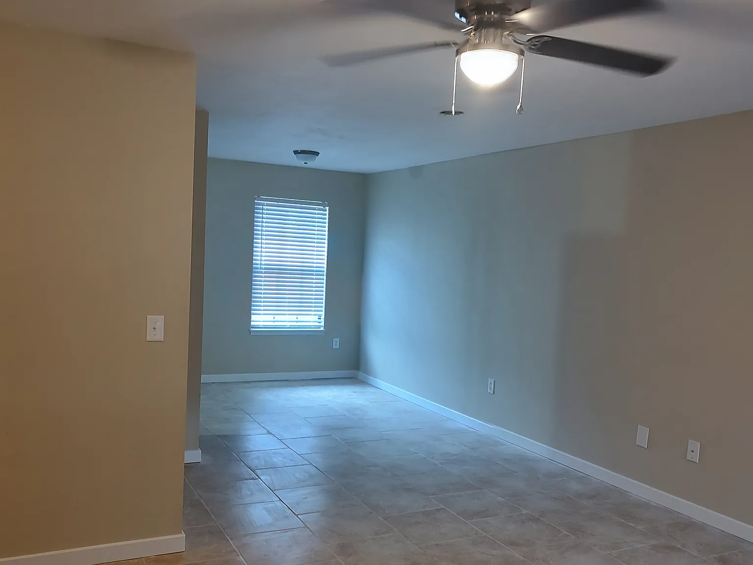 2 bed, 1.5 bath, 853 sqft, $1,195 — Photo 3