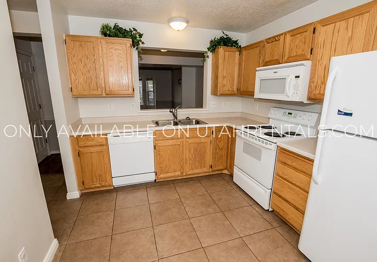 1057 S 810 E — Photo 10