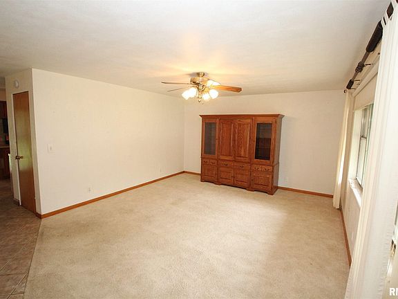 5th image of 106 S Rustic Rd